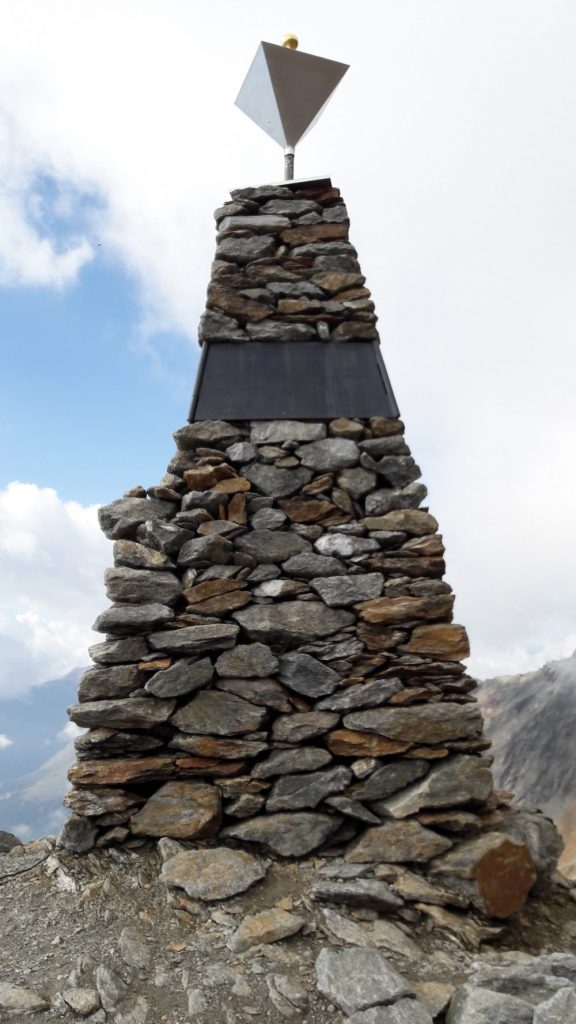 Steinpyramide zur Erinnerung an Ötzi