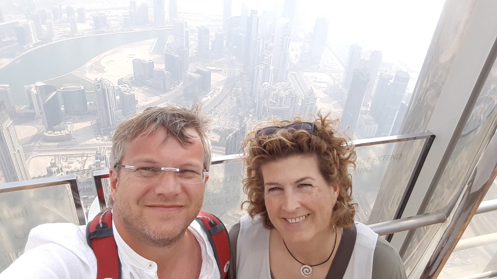 Außenterrasse des Burj Khalifa in 585m Höhe.