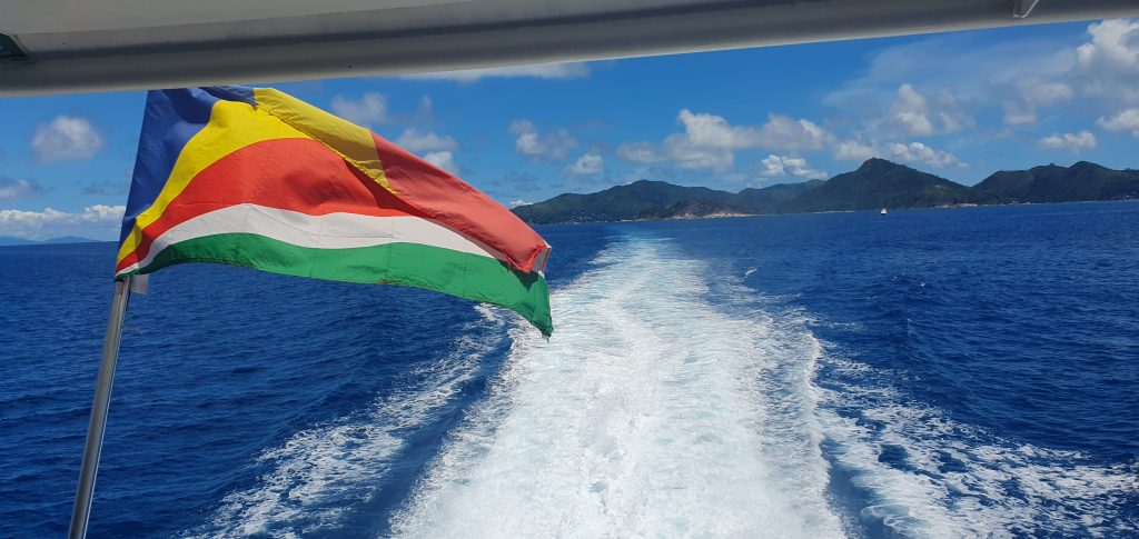 Mit der Fähre von Praslin nach La Digue