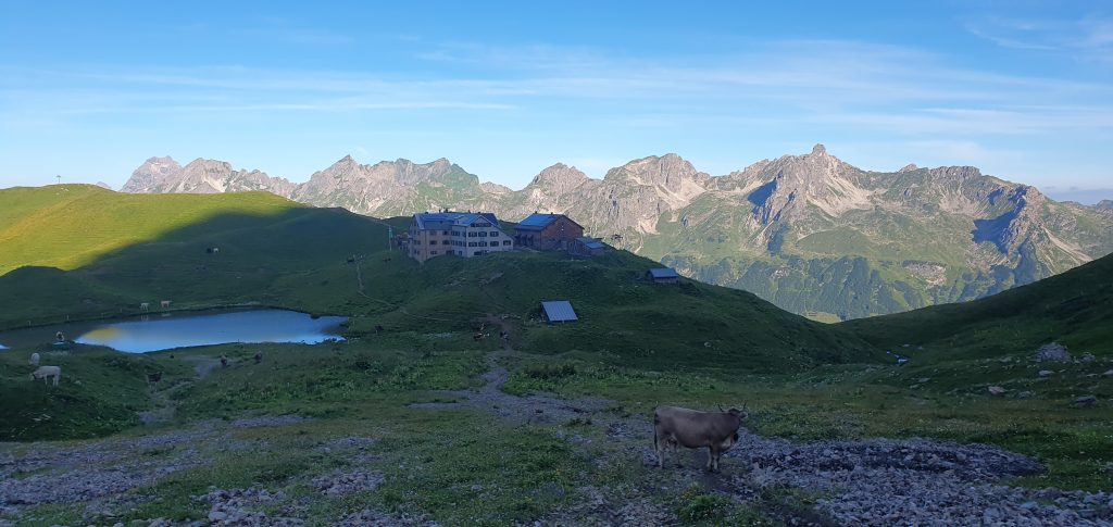 Rappenseehütte am Morgen
