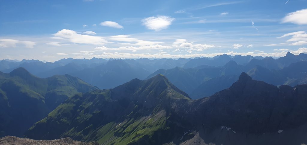 Blick auf die südlichen Alpen vom Heilbronner Weg